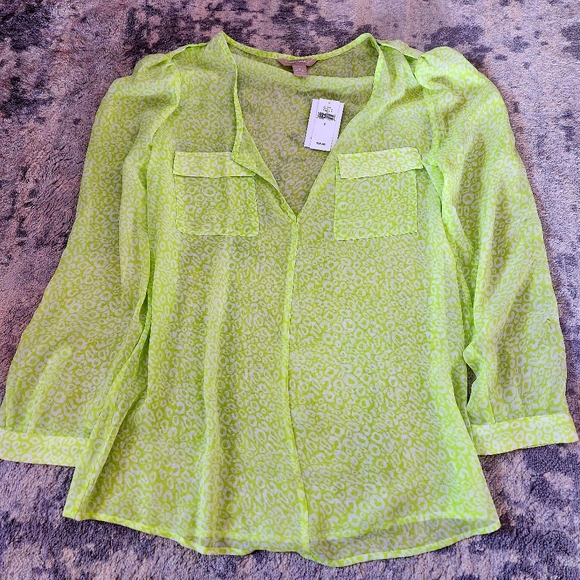 Banana Republic green polyester animal print,sheer long sleeve blouse,women's S. - Picture 1 of 3